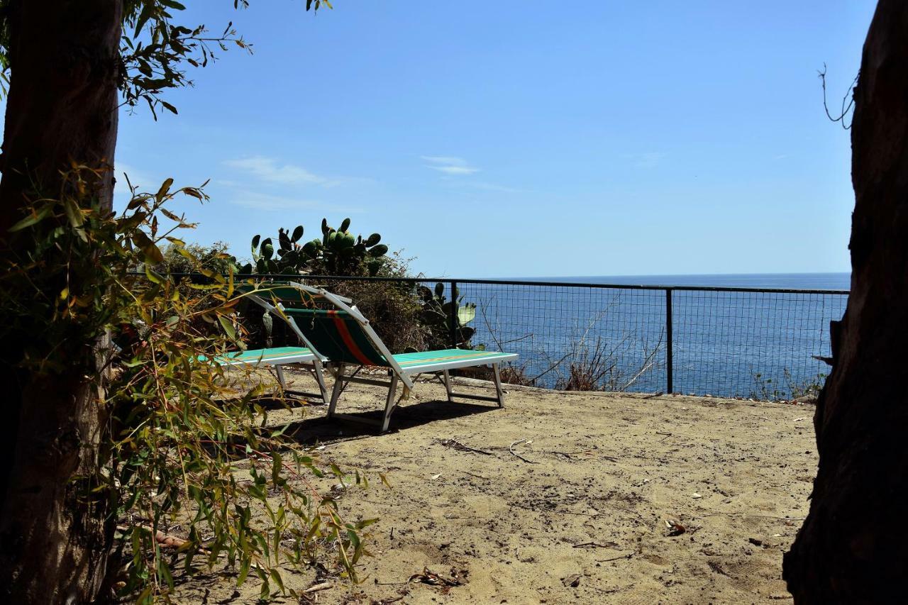 אסראלה Riviera Degli Eucalipti - Cottage In Riva Al Mare מראה חיצוני תמונה