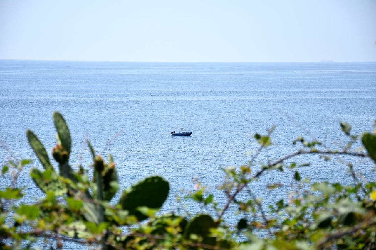 אסראלה Riviera Degli Eucalipti - Cottage In Riva Al Mare מראה חיצוני תמונה